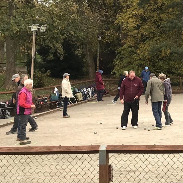 https://www.petanque-england.uk/wp-content/uploads/2021/06/informal_petanque_uk-640x640.jpg